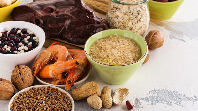 Stir-fried black bean sprouts with garlic